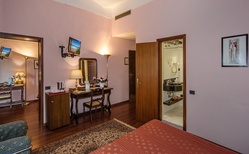 Hotel Rex Lucca Phòng bức ảnh